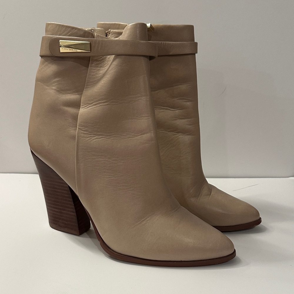 Vince Camuto - Elegant Tan Ankle Boots